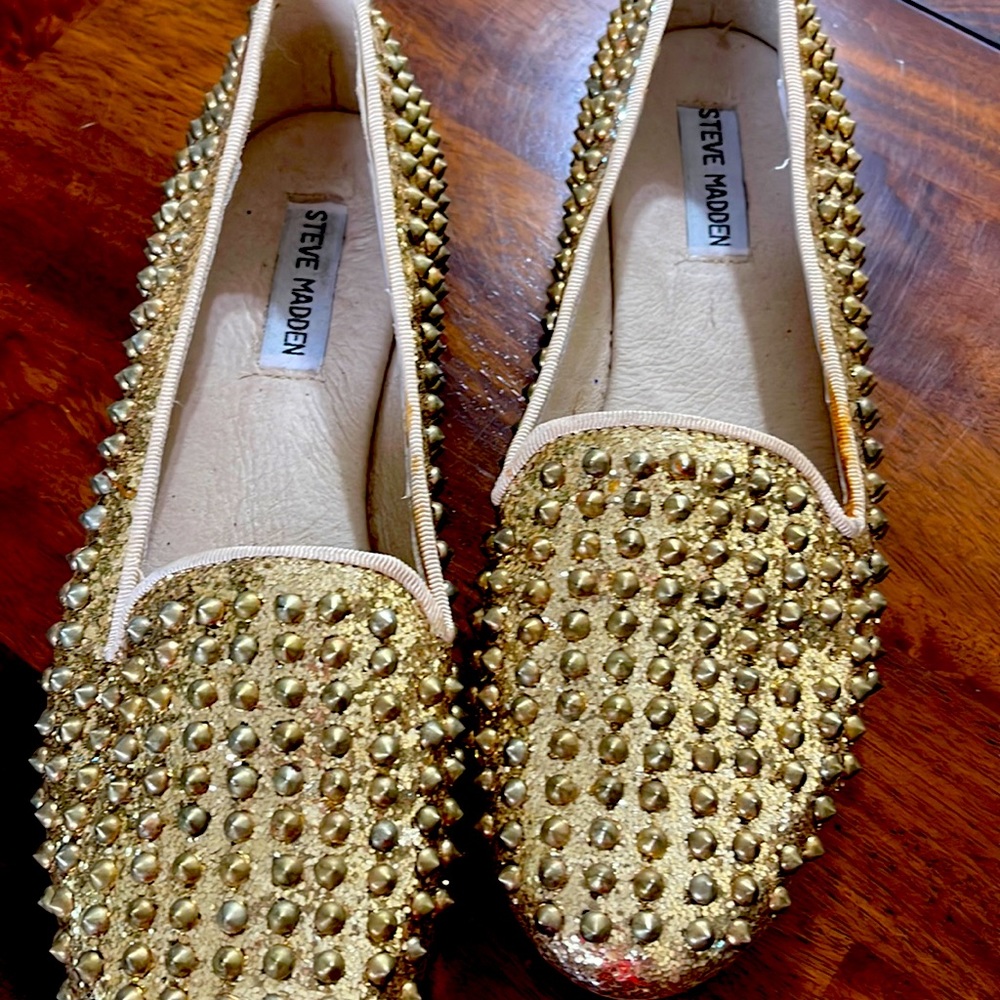 COPY - Steve Madden size 10 Gold sparkle with gold spikes flat shoes